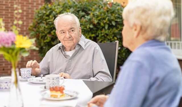 Kaffe und Kuchen auf der Terrasse im Josef Haus