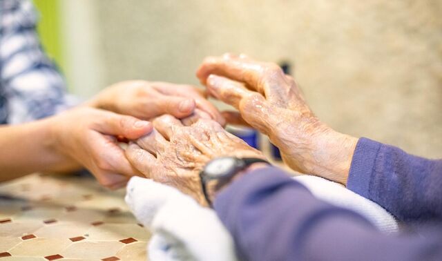 Wohltuende Handmassage