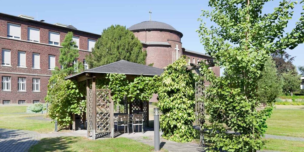 Außenansicht und Garten der Immaculata.