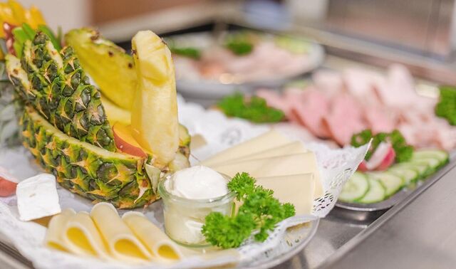 Wurst- und Käseplatte